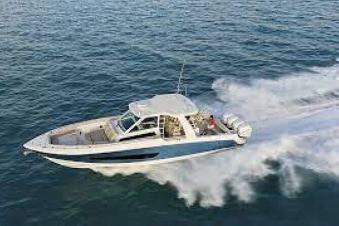 2-Hour Maalaea Luxury Powerboat Sunset Cruise for up to 6 Guests - Getting started at the Ma’alaea General Store: check-in and local flavor