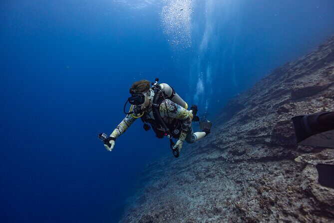 2-Tank Dive Featuring the Molokini Crater - Included snacks, non-alcoholic drinks, and an emailed video souvenir