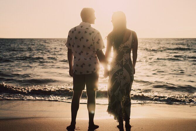A Romantic Photoshoot for 2 in Maui - Private, couples-only coaching on the sand