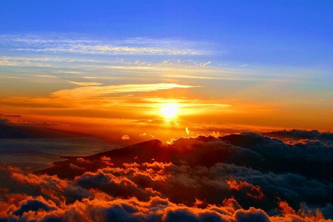 Haleakala Sunrise Tour with Breakfast and West Side Pickup - Your Guide and the Skyline Hawaii Interpretive App