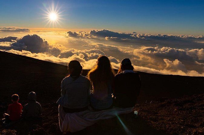 Haleakala's Best Sunset Tour with Dinner - Stargazing Time: How to Find Constellations When It’s Pitch Dark