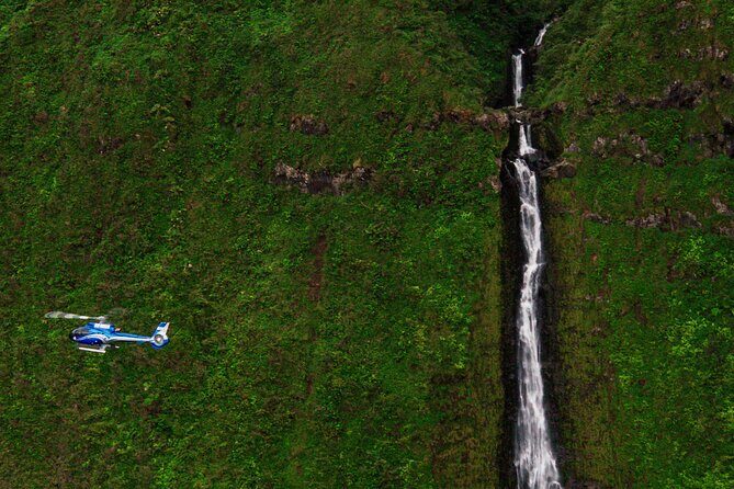 Hana Rainforest Scenic Helicopter Tour - Seeing the Road to Hana from the helicopter: the payoff view