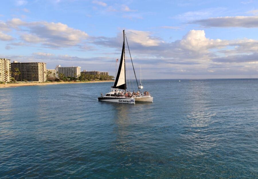 Maui: 2 Hour Sunset Dinner Sail with Open Bar and Appetizers - The 2-hour flow: what happens from shore to sunset