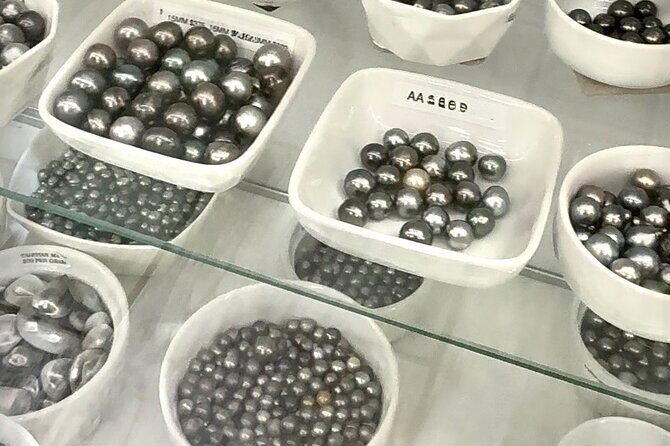 Maui Jewelry Making Class with Puka Shells and Pearls - Should You Book Maui Mona Lisa for Your Maui Souvenir?