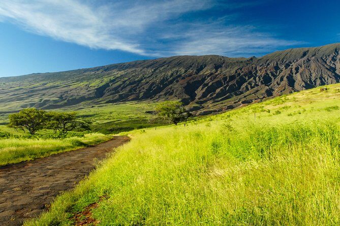 Maui "Loop" Road To Hana Audio Driving Tour - Wai‘anapanapa and the string of beach stops that define Hana