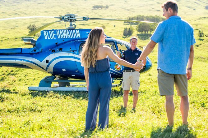 Maui & Molokai Spectacular with Exclusive Landing Helicopter Tour - The flight route that strings West Maui to Iao Valley (and why the order matters)