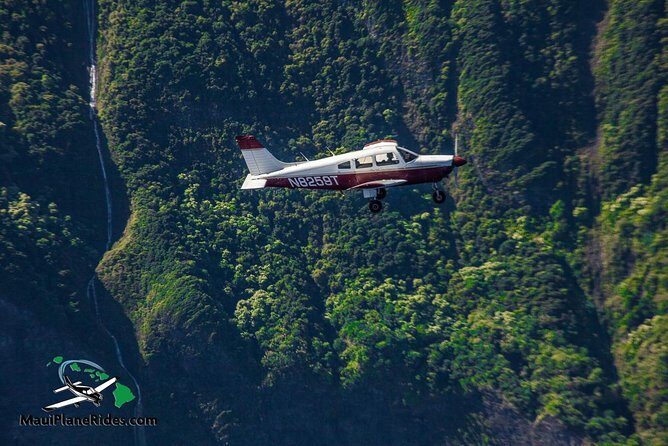 Maui -PRIVATE- Air Tour: 5 Islands: (2-5 people): SEE Even MORE! - Private cabin views over Maui’s 5-island circuit