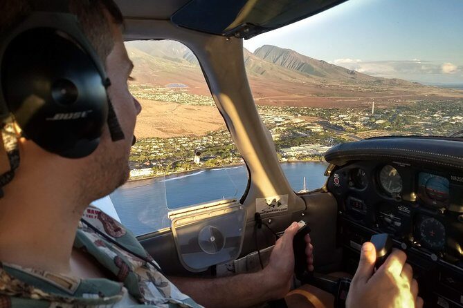 Maui -PRIVATE- Air Tour: 5 Islands: (2-5 people): SEE Even MORE! - Why live pilot commentary makes the flight better