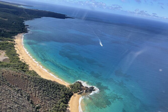 Maui -PRIVATE- Air Tour FUN: 3 Islands: (2-5 people): SEE it ALL! - Getting your best photos without fighting the ride