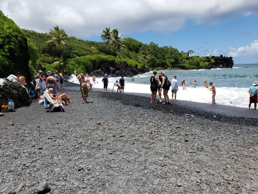 Maui : Private : Road to Hana Day Trip : Just For Your Group - The Paia and Nahiku stretch: passing through and then getting wet