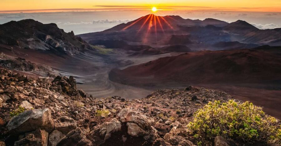 Maui: Sunrise & Breakfast Tour to Haleakala National Park - Entering Haleakala National Park: Summit District and Sunrise Timing