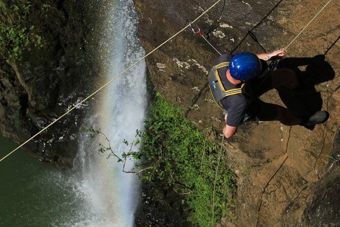 Rappel Maui Waterfalls and Rainforest Cliffs - Rainforest + rope + safety team: what “all-weather” really means