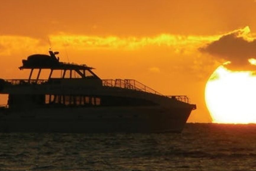 South Maui: Sunset Cruise with 4-Course Dinner and Drinks - The Catamaran Ride Out: Getting the Sunset Setting Right