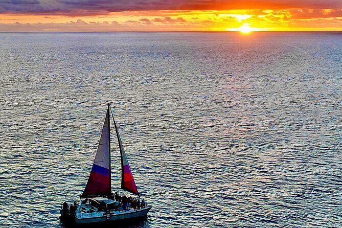 Sunset Sailing on a Floating Tiki Bar Charming Hawaiian Catamaran - The 4:30 pm flow: what happens during the 2-hour sunset cruise