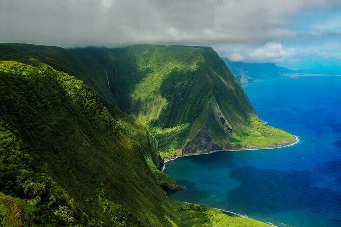 Waterfalls of West Maui and Molokai Helicopter Tour - Check-in timing, weight limits, and what to wear for better photos
